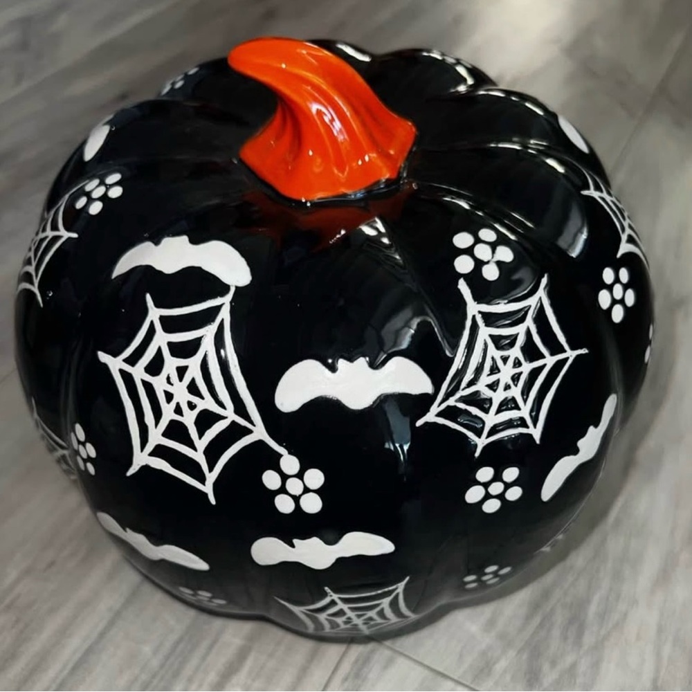 Set of Halloween Ceramic Pumpkins - Picture 4 of 5